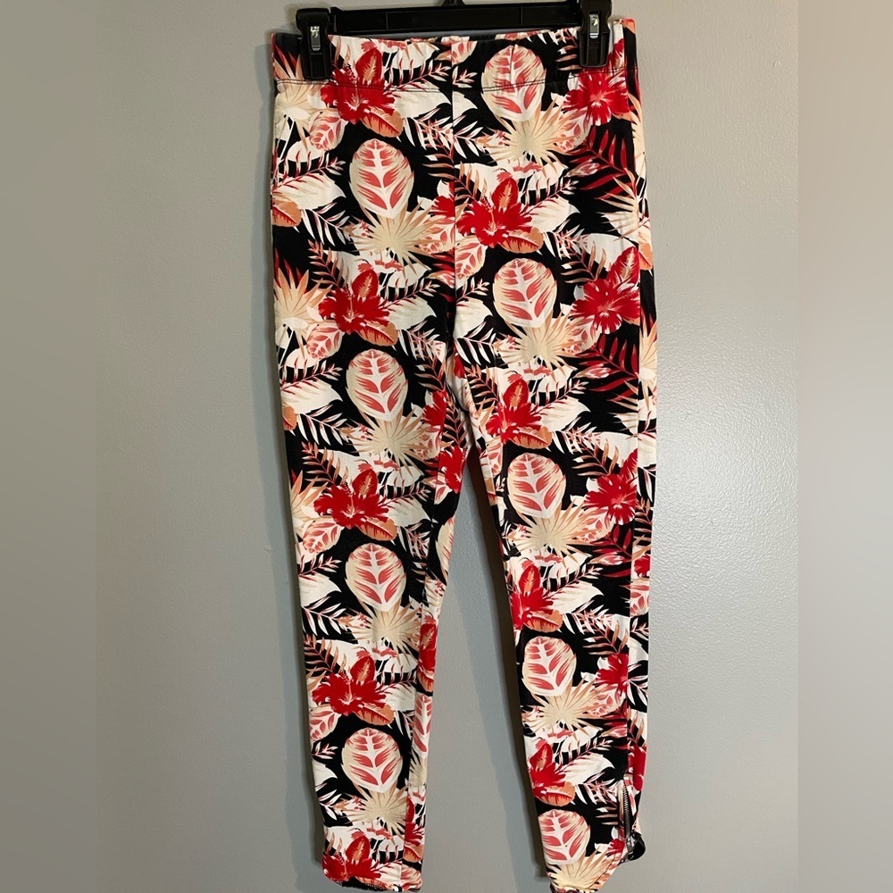 Kate & Mallory Printed Knit w/ floral Ankle Zip Leggings Black SZ/Med